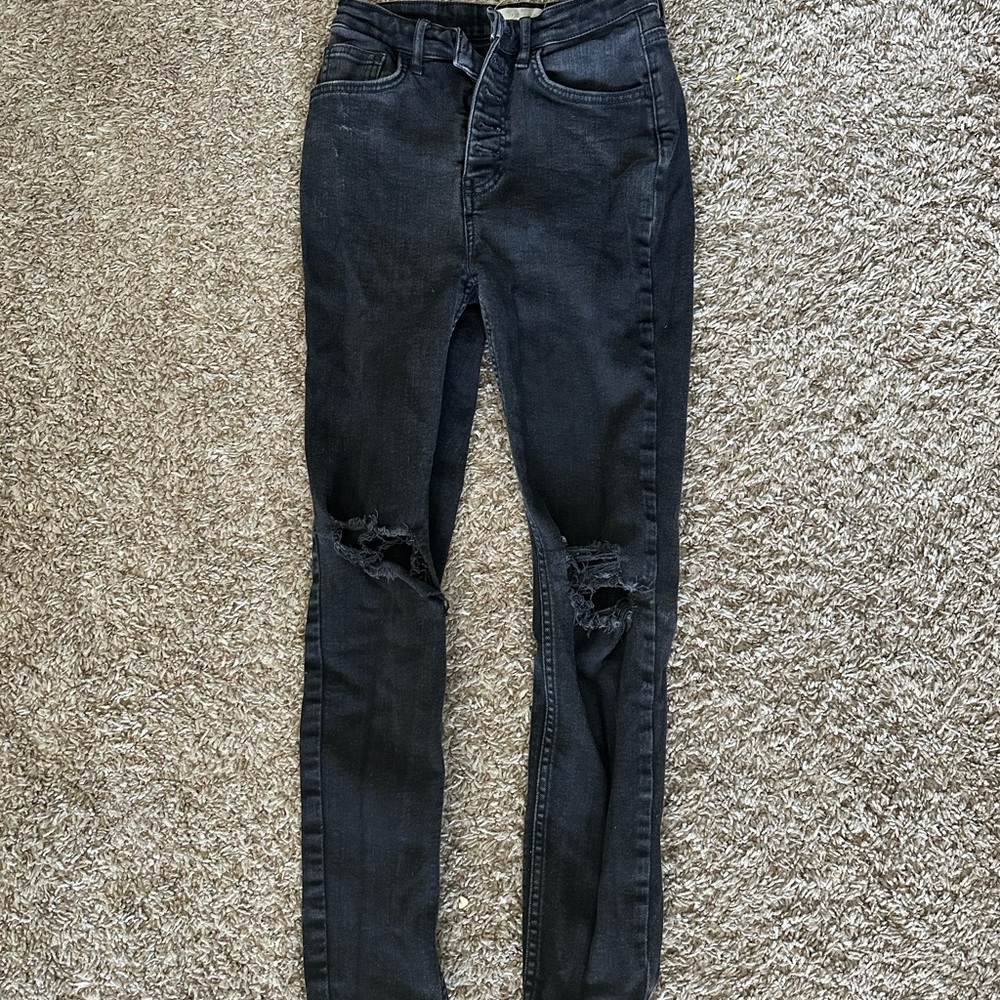 Free People distressed high rise dark wash skinny jeans in size 27.